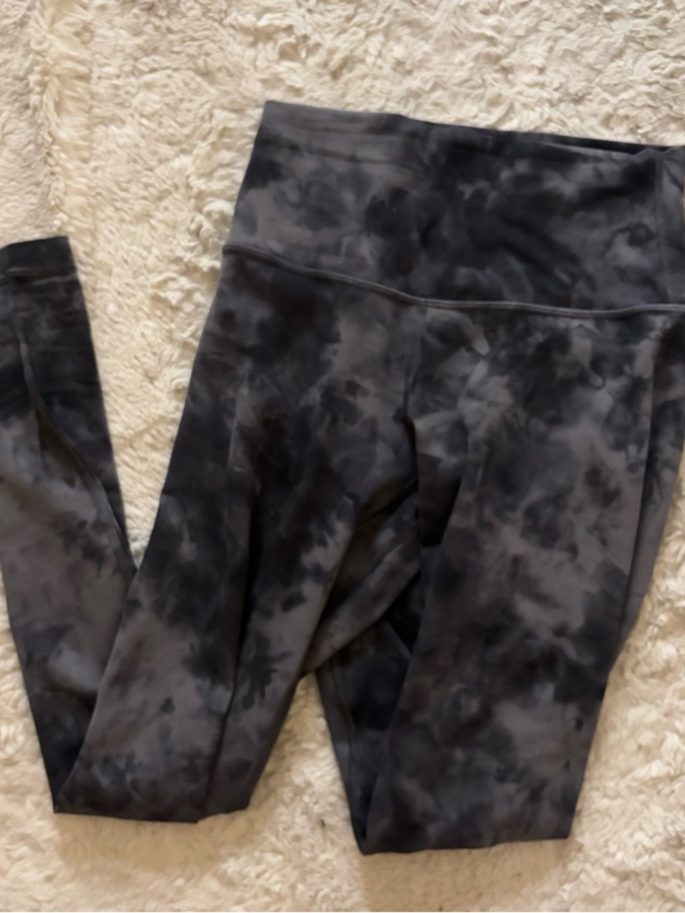 Lululemon High-Rise Tie-Dye Black/Grey Leggings - Picture 2 of 3